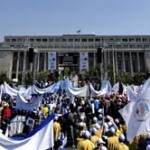 Angajaţii din Sănătate luptă pentru salarii întregi Politichie centrala
