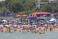 Anul acesta au fost cu 10% mai mulţi turişti pe litoral Eveniment
